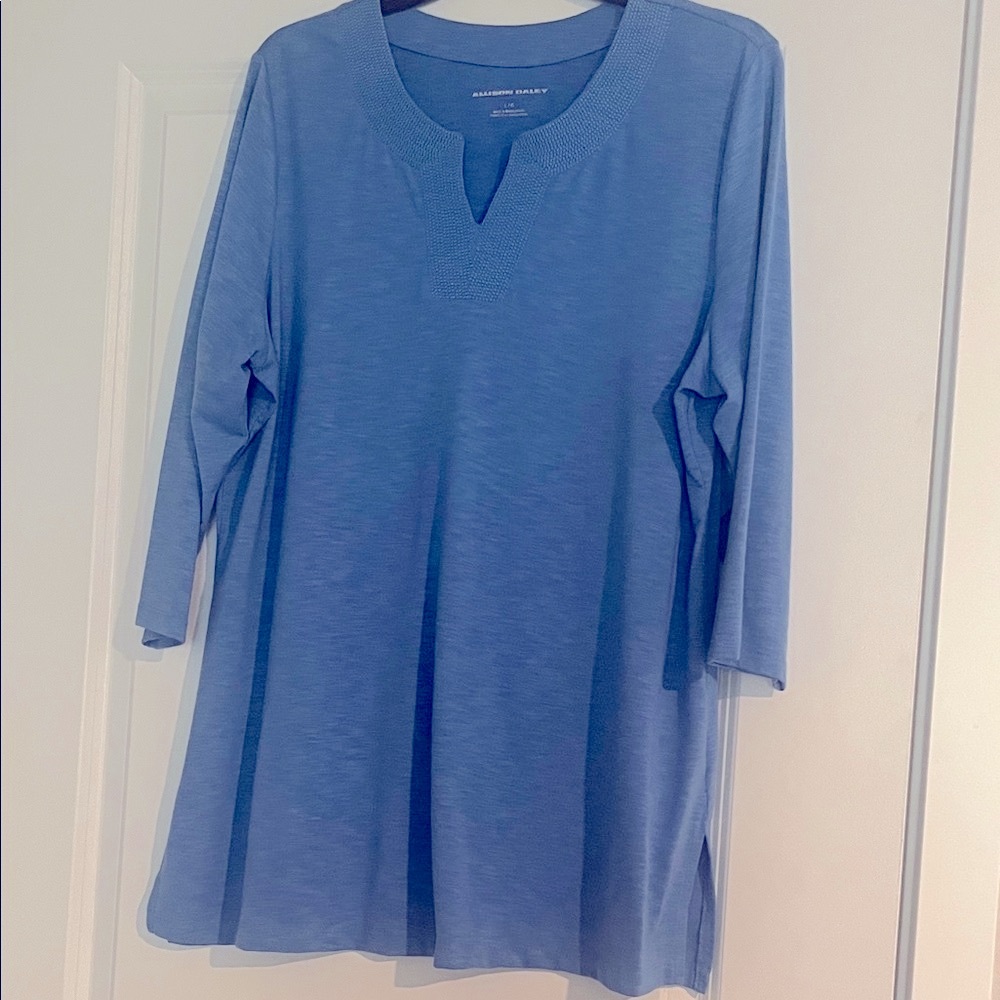 Allison Daley Tunic Blue Quarter Sleeve Detailed Neckline Size Large. Like New.